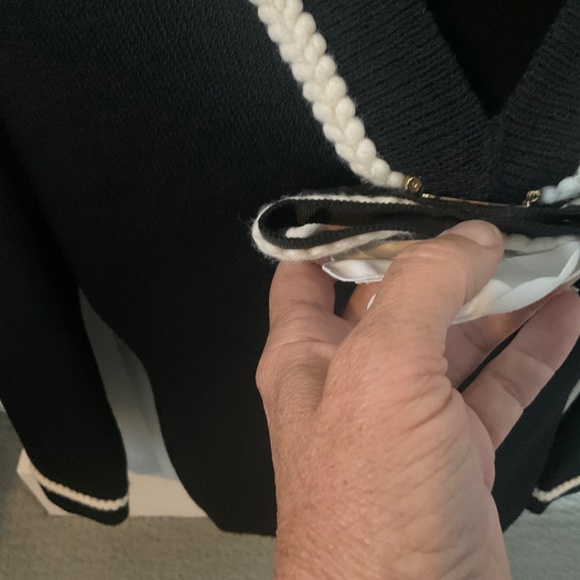 St John top with Flower Pin - Picture 6 of 9